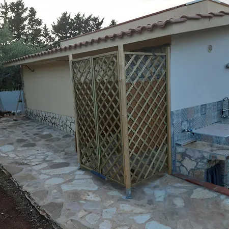 L'orizzonte Di Calabianca Holiday home *