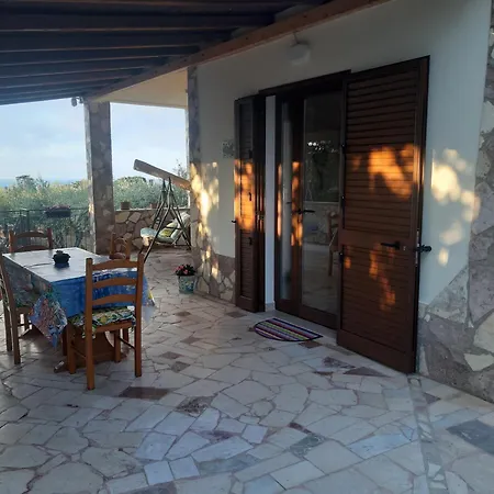L'orizzonte Di Calabianca Holiday home *